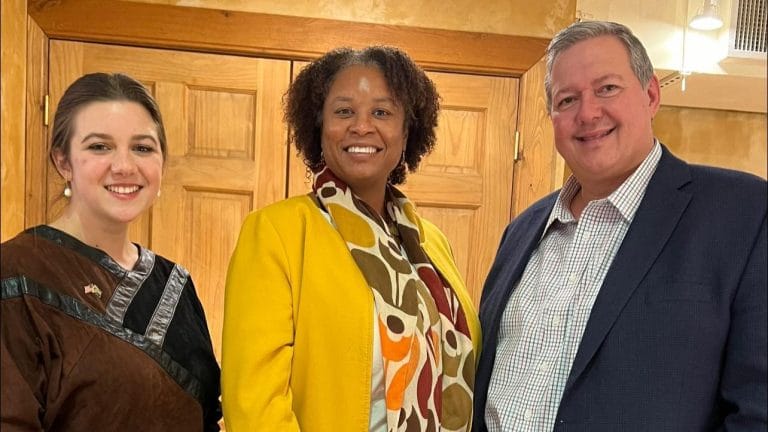 The President of the South African Chamber of Commerce in the USA, Neil Diamond, met with Kendra Gaither Vice President of the US Chamber of Commerce in Washington DC